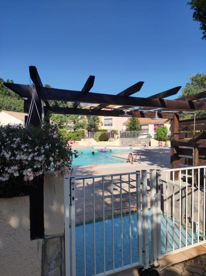 Maisonnette En Residence Avec Piscine Et Tennis Сен-Валье-де-Тье Экстерьер фото
